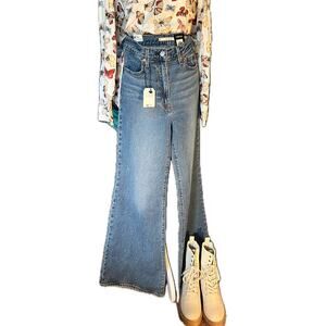 NWT Levis Jeans Premium Ribcage  Bell